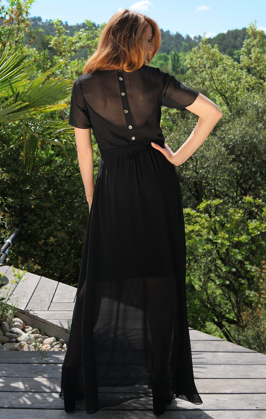 robe longue maxi décolletée col V semi-transparente olivia noire vue de dos