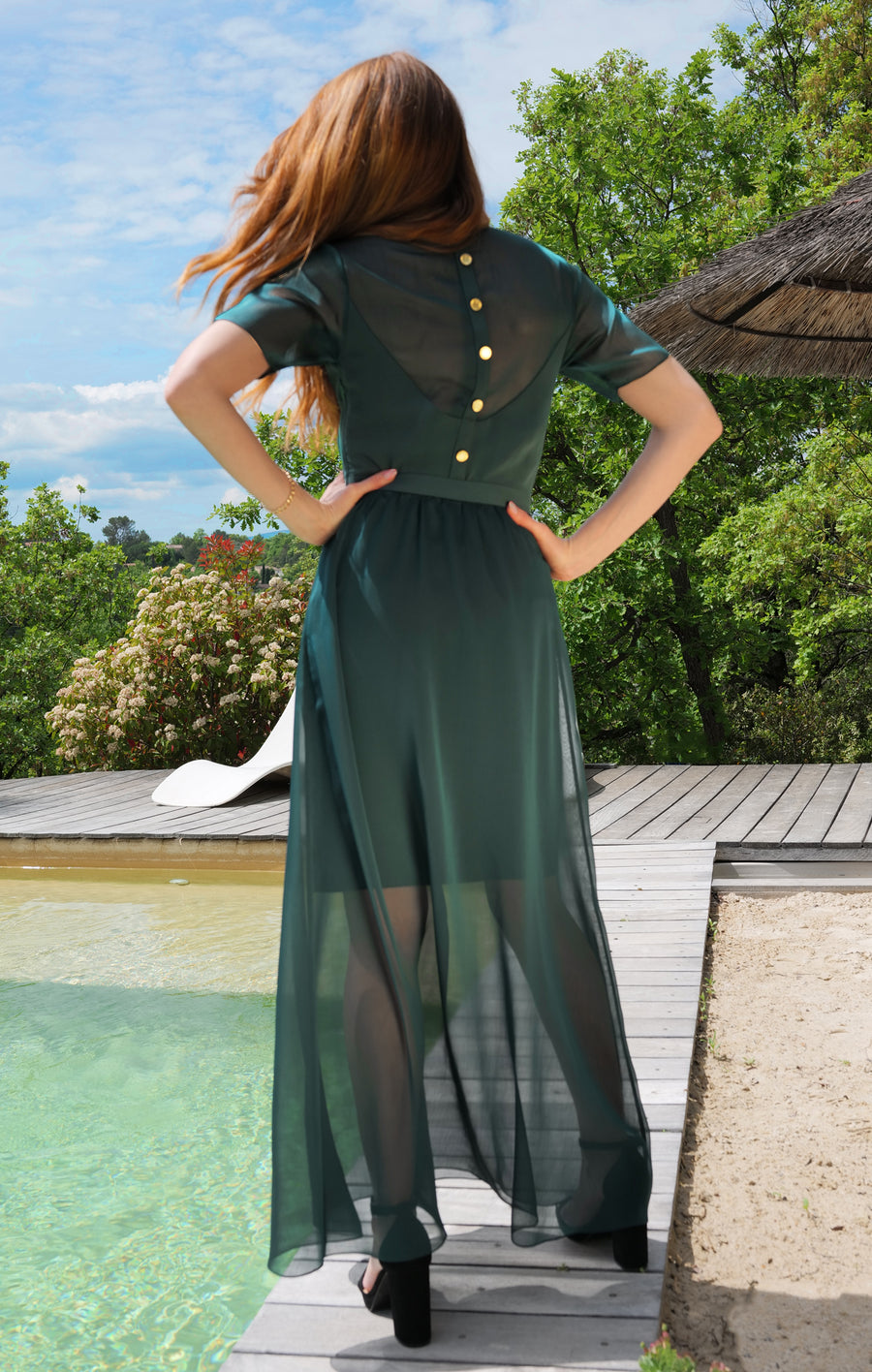 robe longue maxi décolletée col V semi-transparente olivia vert émeraude vue de dos